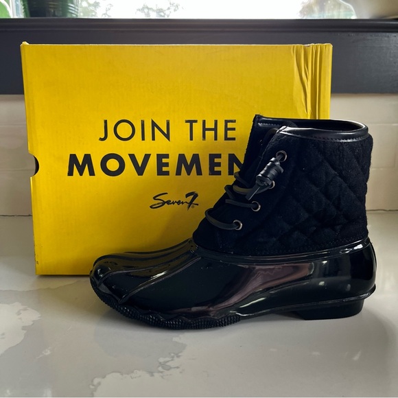 SEVEN7 Wool Goose Quilted Lace Up Women’s Sz 7 Black Boot Booties - Picture 4 of 13